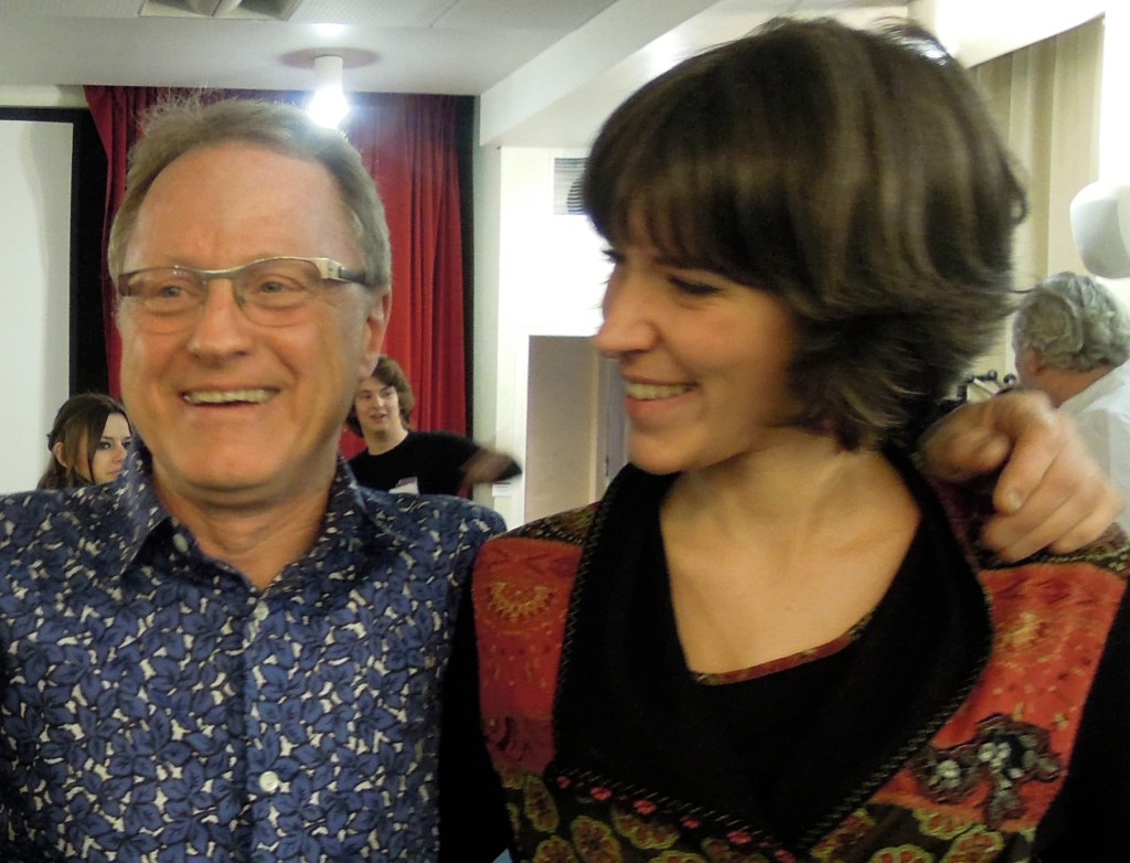 10 ans plus tard, Michel a invité tous ses anciens élèves à exposer pour un vernissage géant avant son départ à la retraite. 